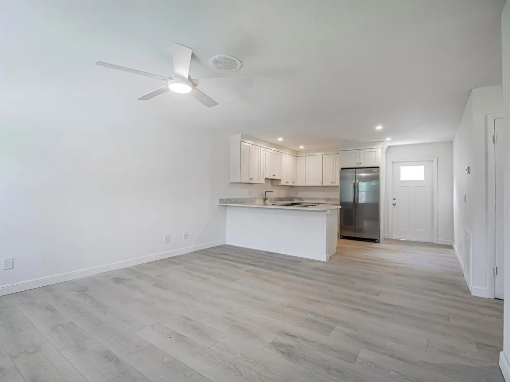 2075 37TH AVENUE #B Vero Beach, FL 32960