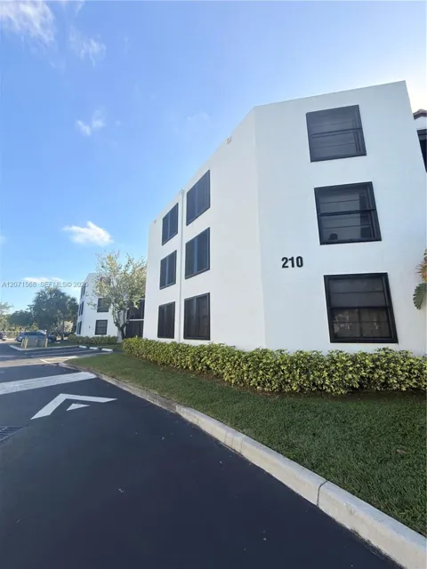 210 Lake Pointe Dr #210