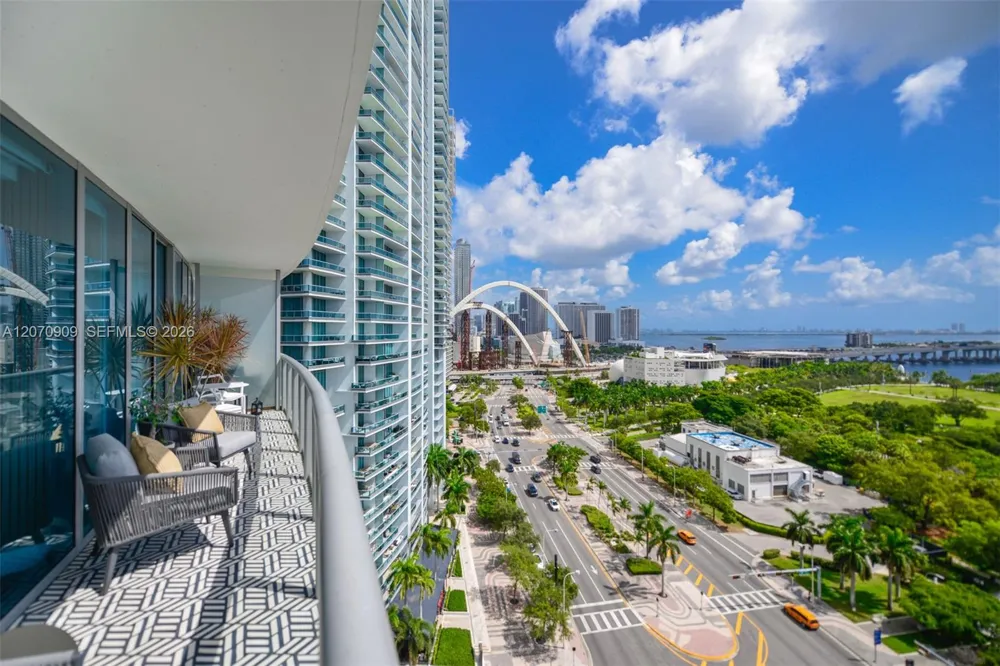 888 Biscayne Blvd #1509 Miami, FL 33132