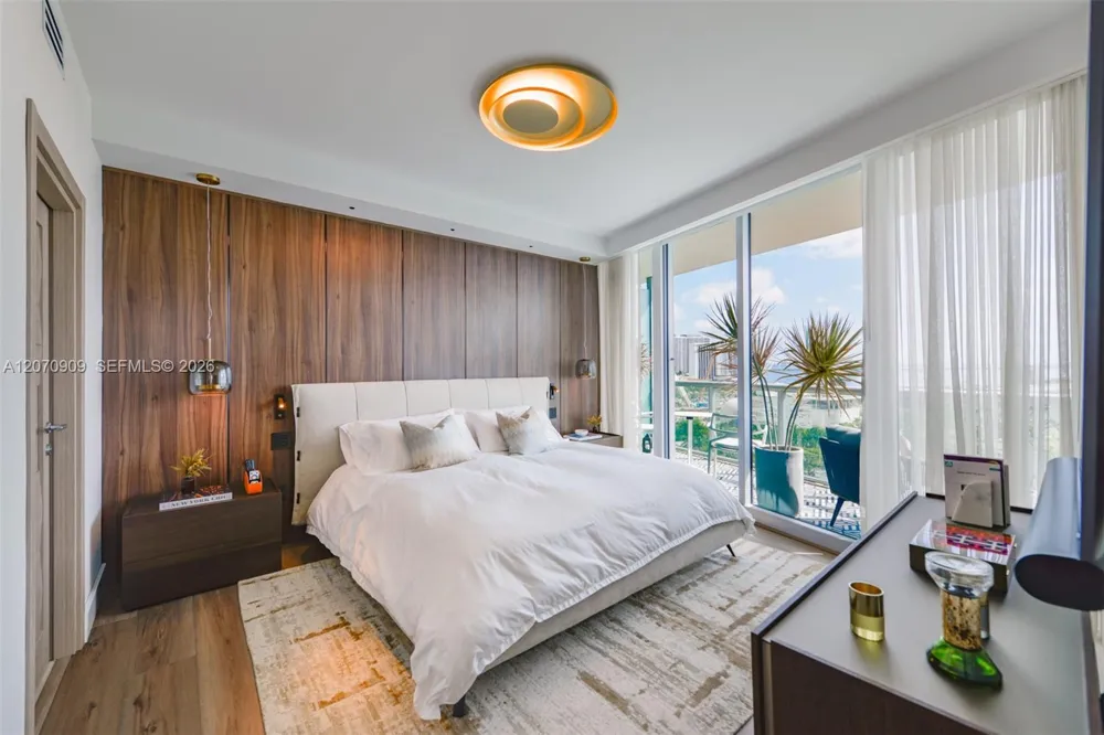 888 Biscayne Blvd #1509 Miami, FL 33132