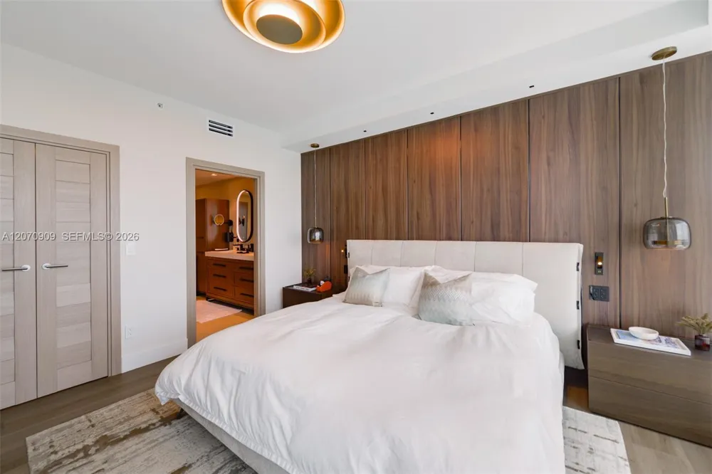 888 Biscayne Blvd #1509 Miami, FL 33132