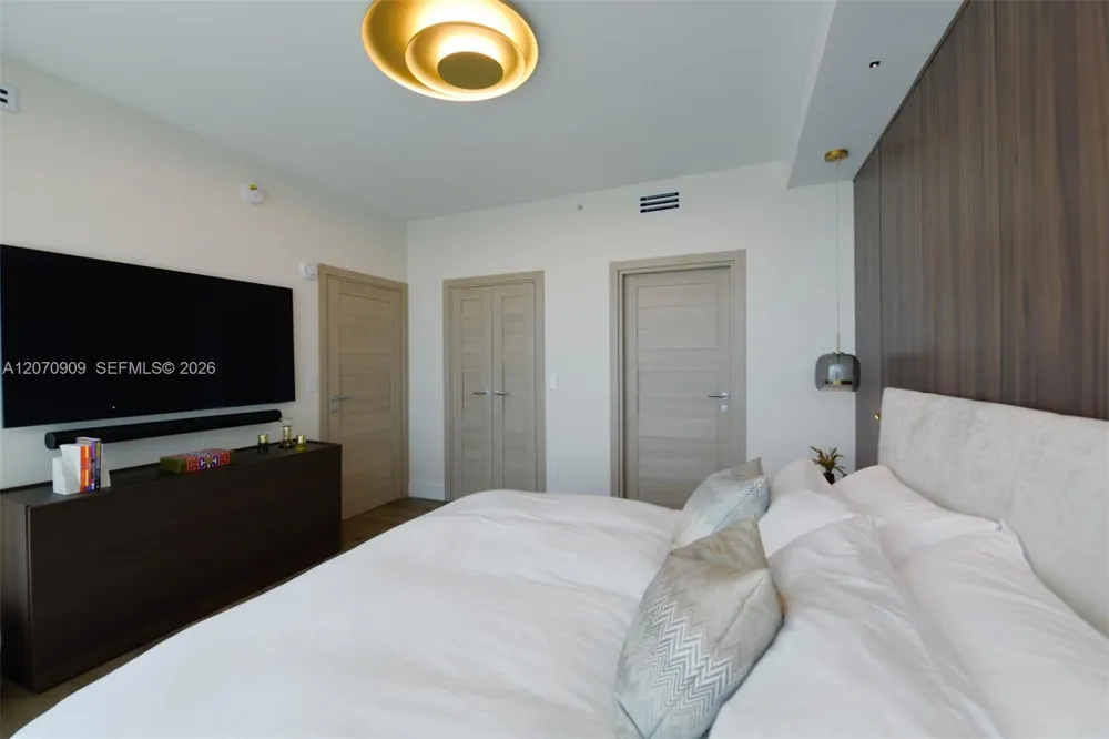 888 Biscayne Blvd #1509 Miami, FL 33132