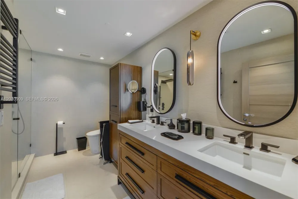 888 Biscayne Blvd #1509 Miami, FL 33132