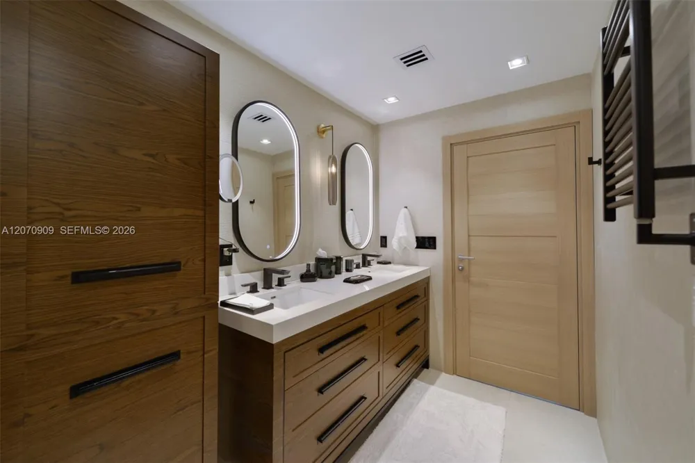 888 Biscayne Blvd #1509 Miami, FL 33132