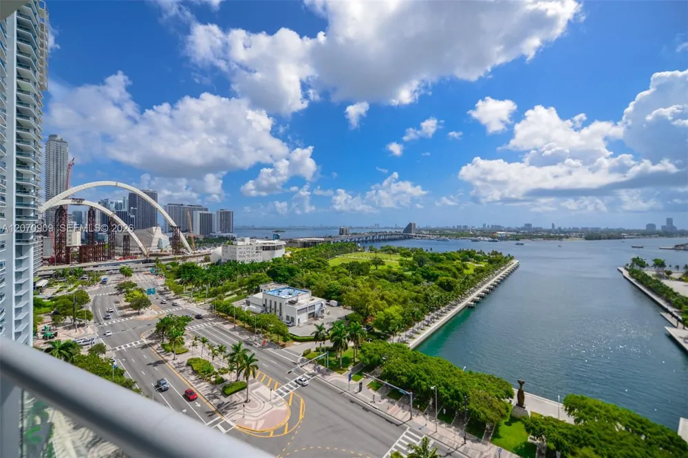 888 Biscayne Blvd #1509 Miami, FL 33132