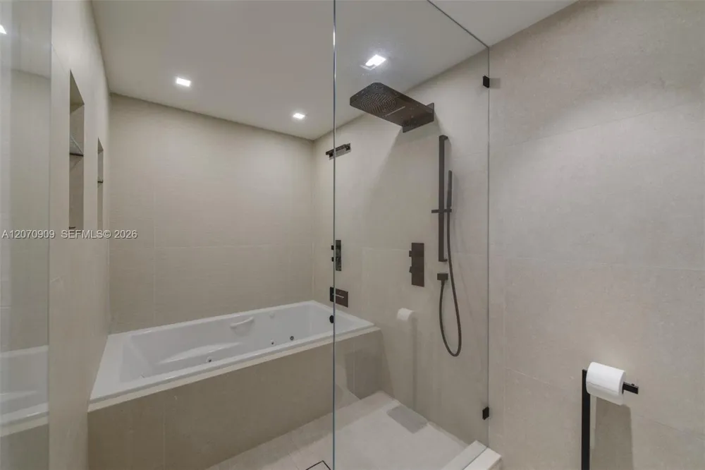 888 Biscayne Blvd #1509 Miami, FL 33132