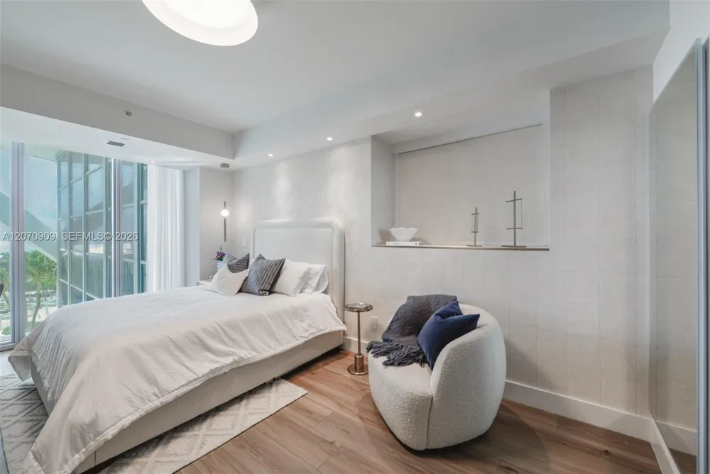 888 Biscayne Blvd #1509 Miami, FL 33132
