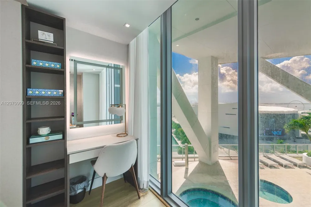 888 Biscayne Blvd #1509 Miami, FL 33132