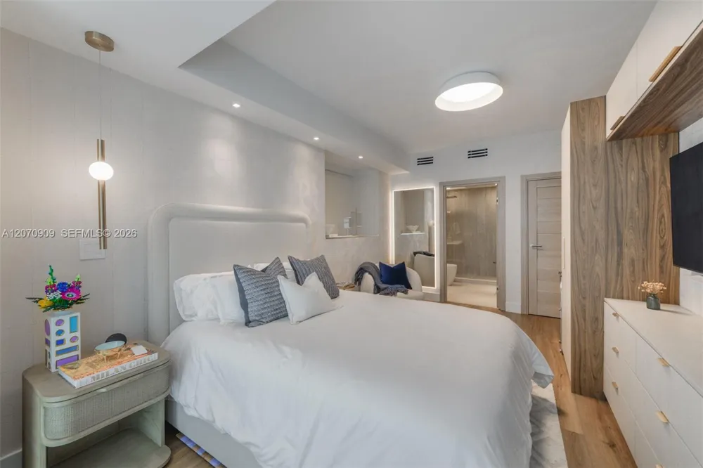888 Biscayne Blvd #1509 Miami, FL 33132
