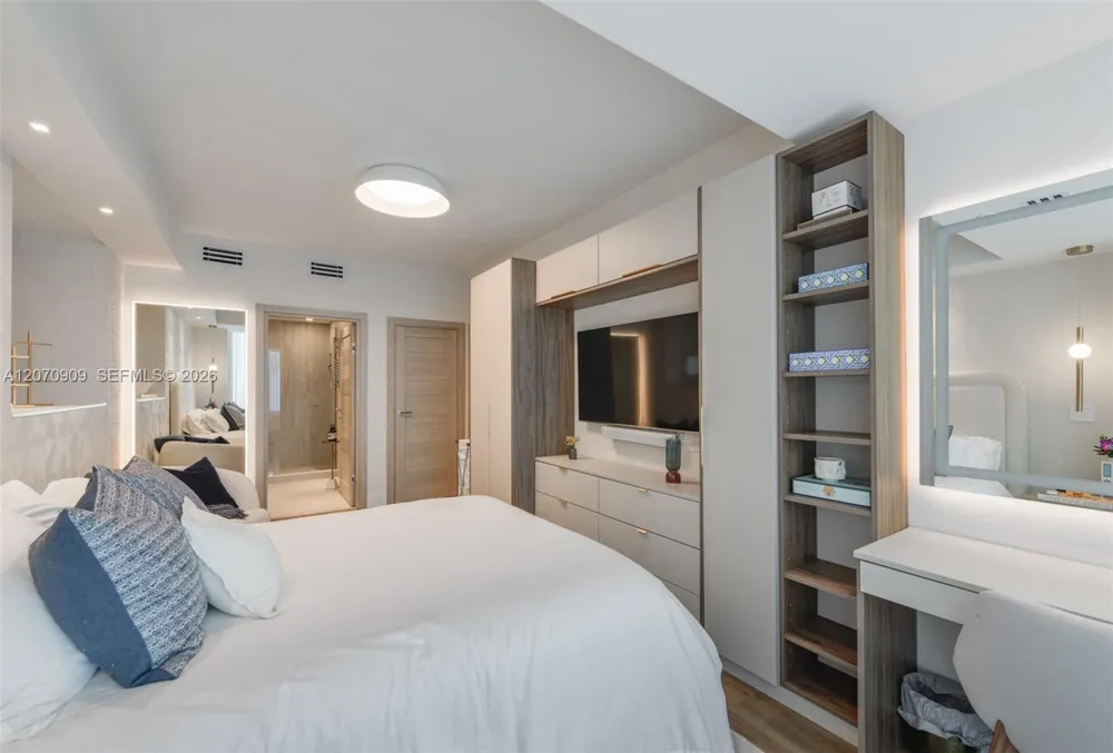 888 Biscayne Blvd #1509 Miami, FL 33132