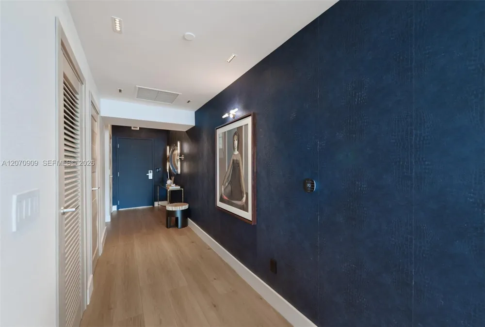 888 Biscayne Blvd #1509 Miami, FL 33132