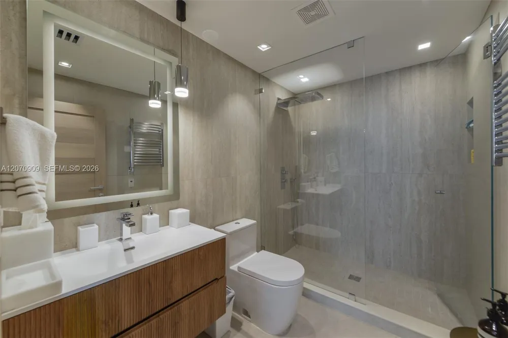888 Biscayne Blvd #1509 Miami, FL 33132