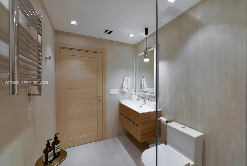 888 Biscayne Blvd #1509 Miami, FL 33132