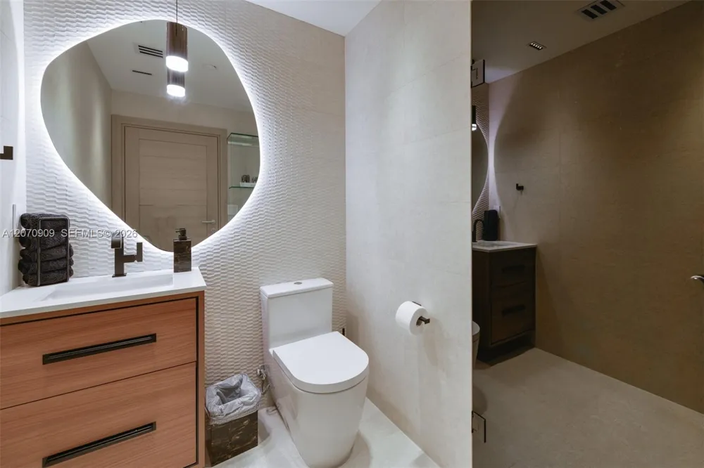 888 Biscayne Blvd #1509 Miami, FL 33132