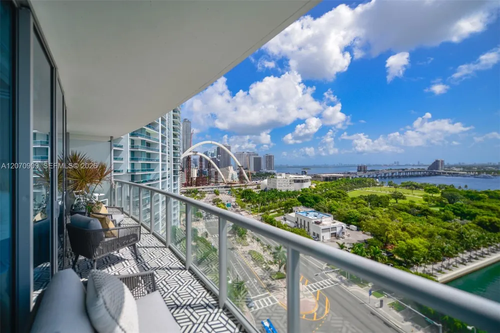 888 Biscayne Blvd #1509 Miami, FL 33132