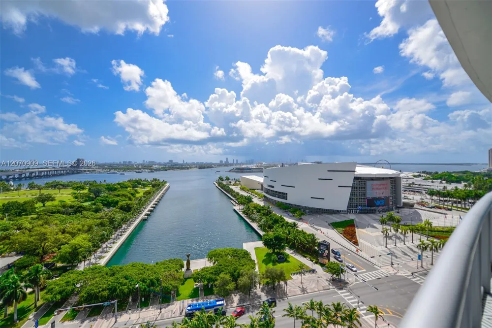 888 Biscayne Blvd #1509 Miami, FL 33132