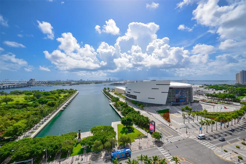 888 Biscayne Blvd #1509 Miami, FL 33132