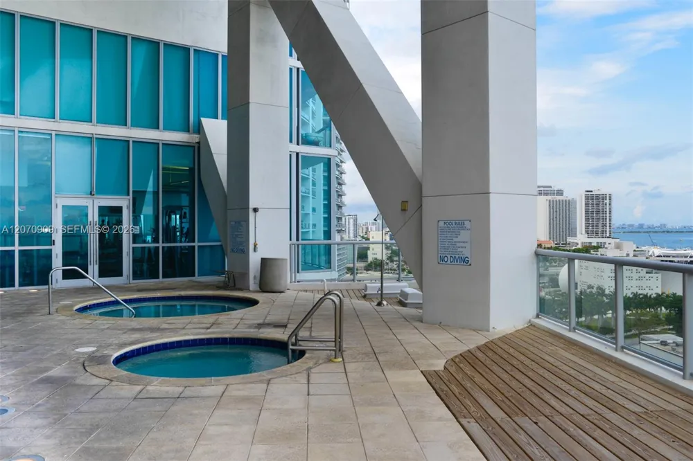 888 Biscayne Blvd #1509 Miami, FL 33132