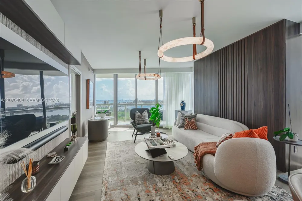 888 Biscayne Blvd #1509 Miami, FL 33132