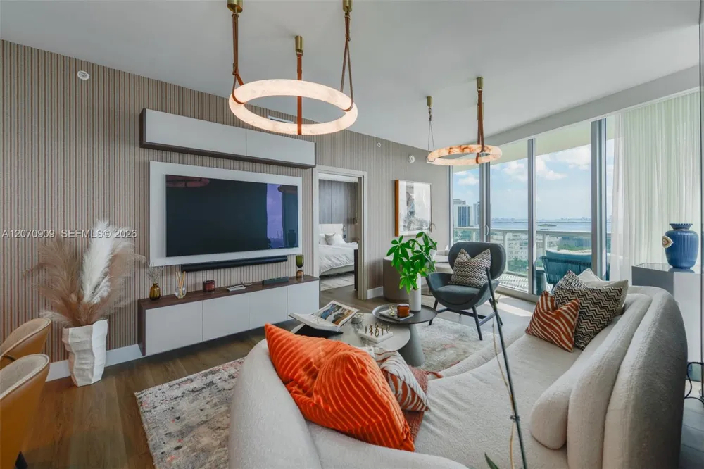 888 Biscayne Blvd #1509 Miami, FL 33132