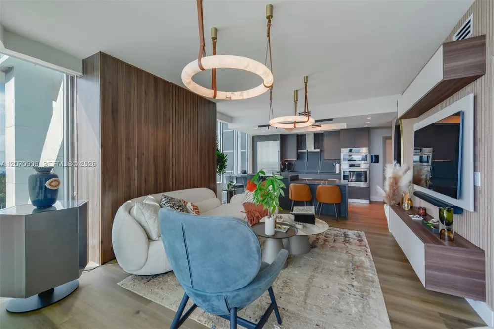 888 Biscayne Blvd #1509 Miami, FL 33132