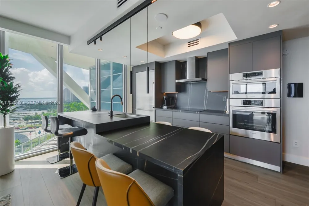 888 Biscayne Blvd #1509 Miami, FL 33132