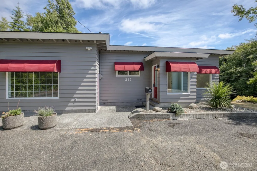 215 W Chenault Avenue Hoquiam, WA 98550