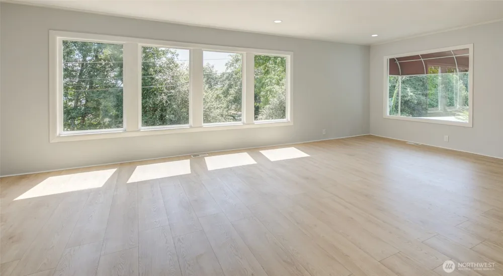 215 W Chenault Avenue Hoquiam, WA 98550