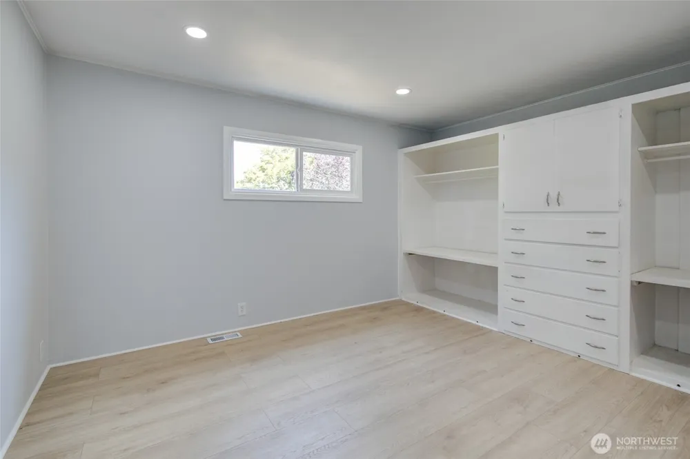 215 W Chenault Avenue Hoquiam, WA 98550