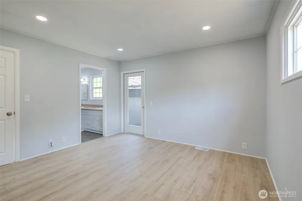 215 W Chenault Avenue Hoquiam, WA 98550