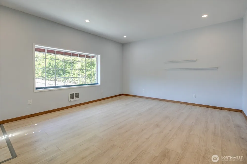 215 W Chenault Avenue Hoquiam, WA 98550
