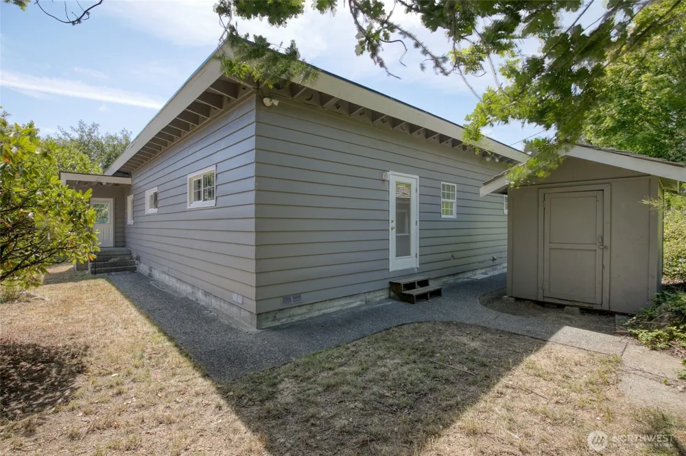 215 W Chenault Avenue Hoquiam, WA 98550