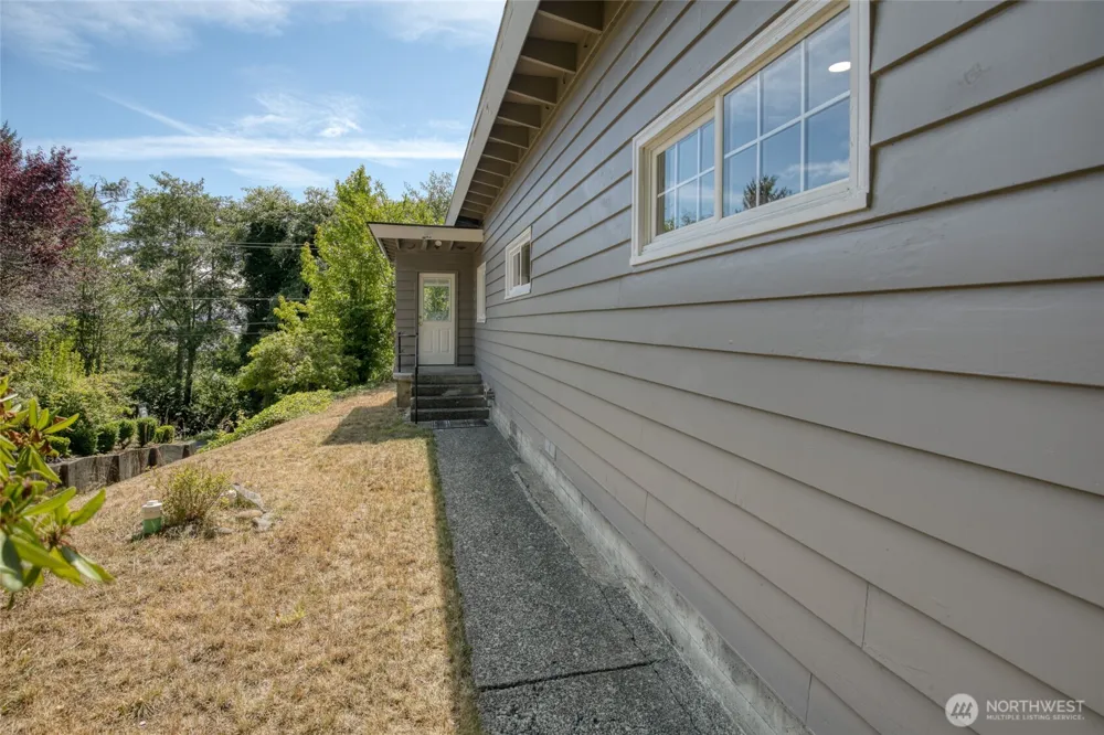 215 W Chenault Avenue Hoquiam, WA 98550