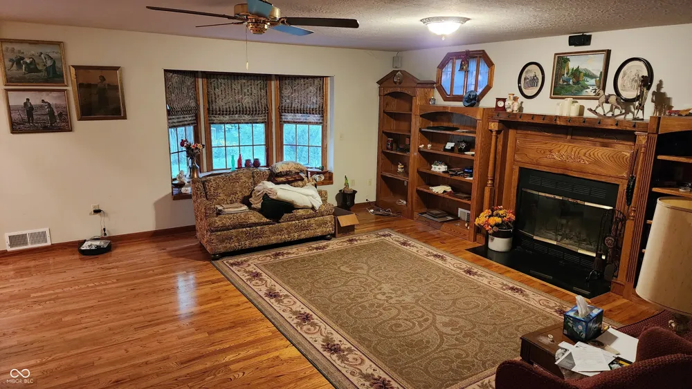 7554 E State Road 44 Shelbyville, IN 46176