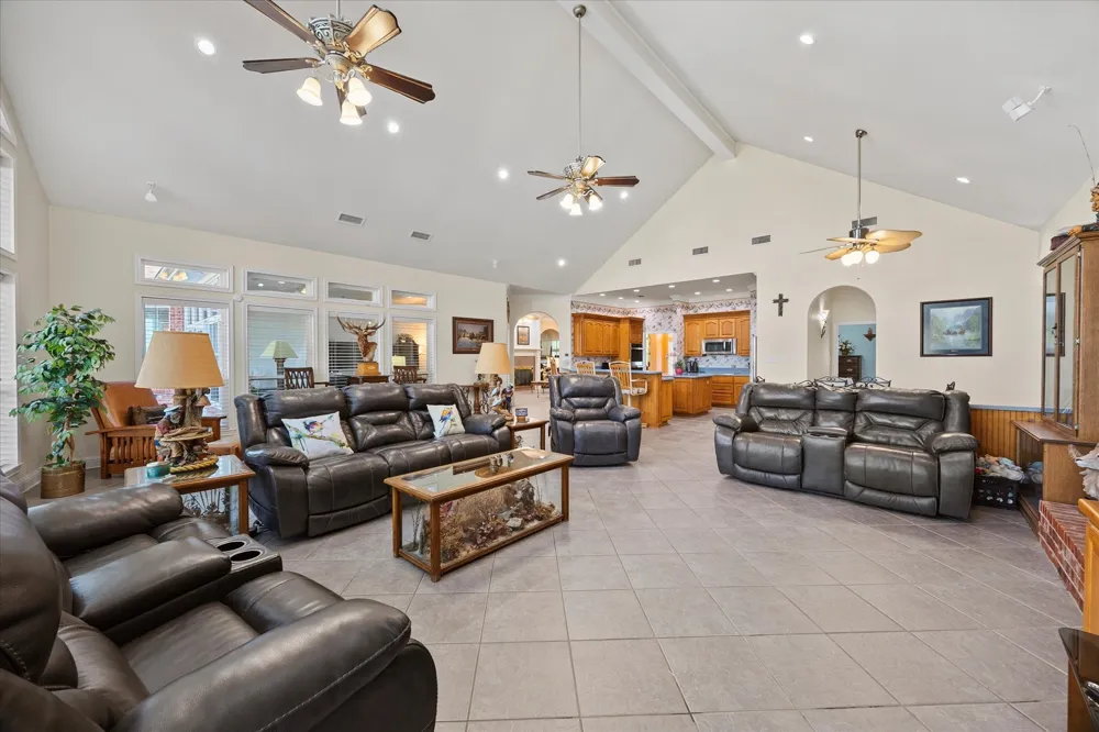 351 Rs County Road 3378 Emory, TX 75440
