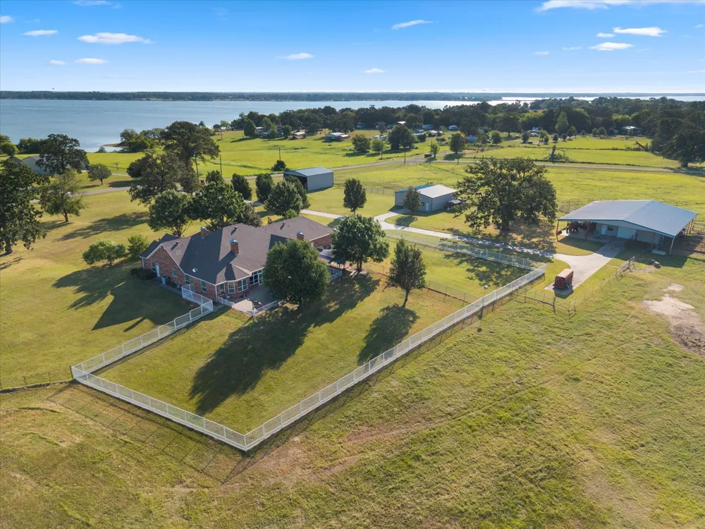 351 Rs County Road 3378 Emory, TX 75440