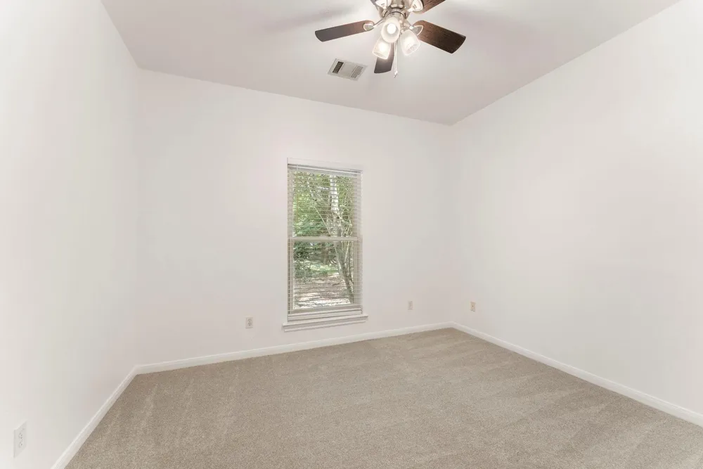 618 W Rollingwood Street Pinehurst, TX 77362