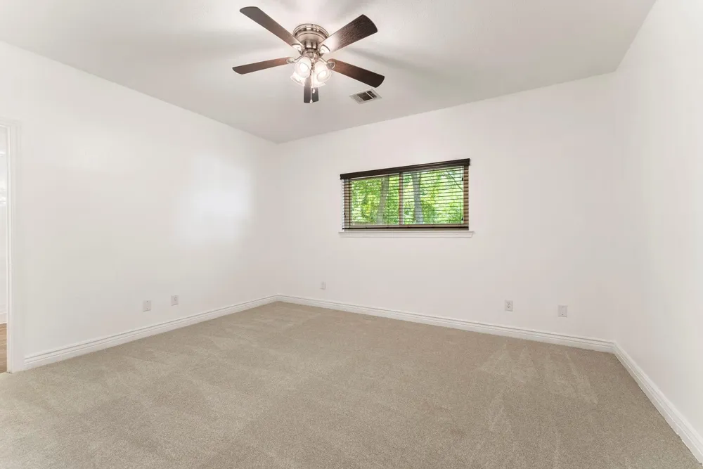 618 W Rollingwood Street Pinehurst, TX 77362
