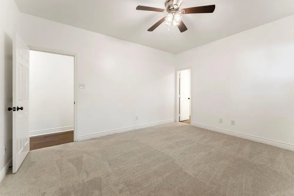 618 W Rollingwood Street Pinehurst, TX 77362