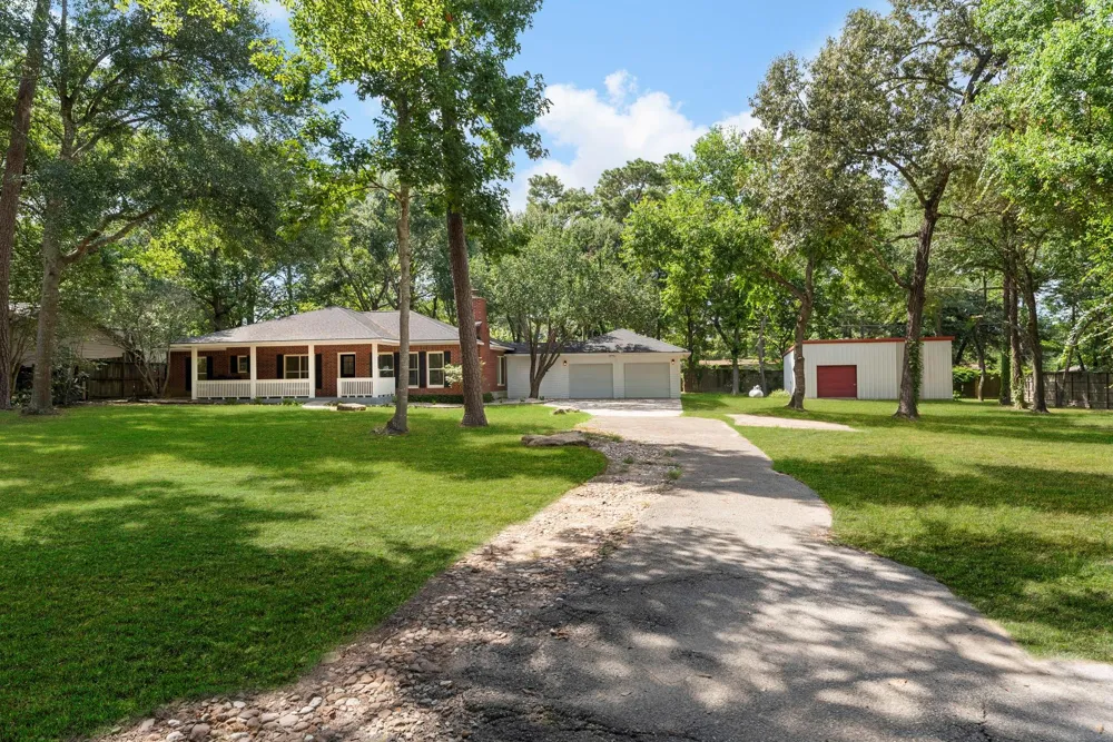 618 W Rollingwood Street Pinehurst, TX 77362