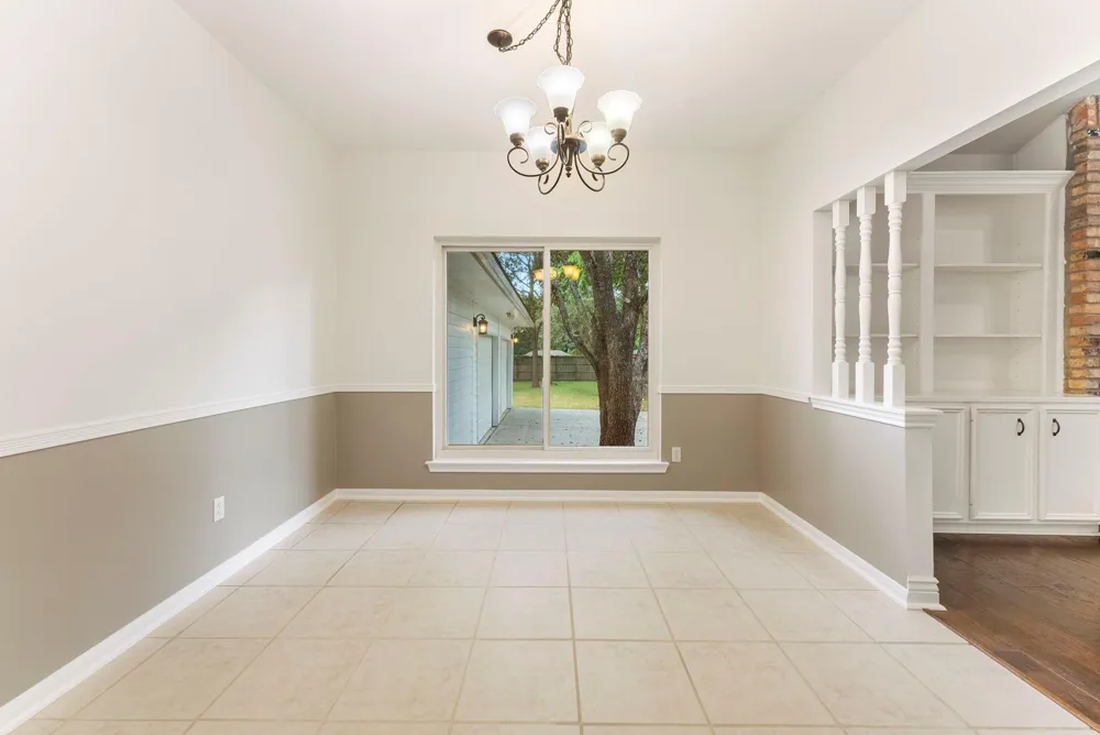618 W Rollingwood Street Pinehurst, TX 77362