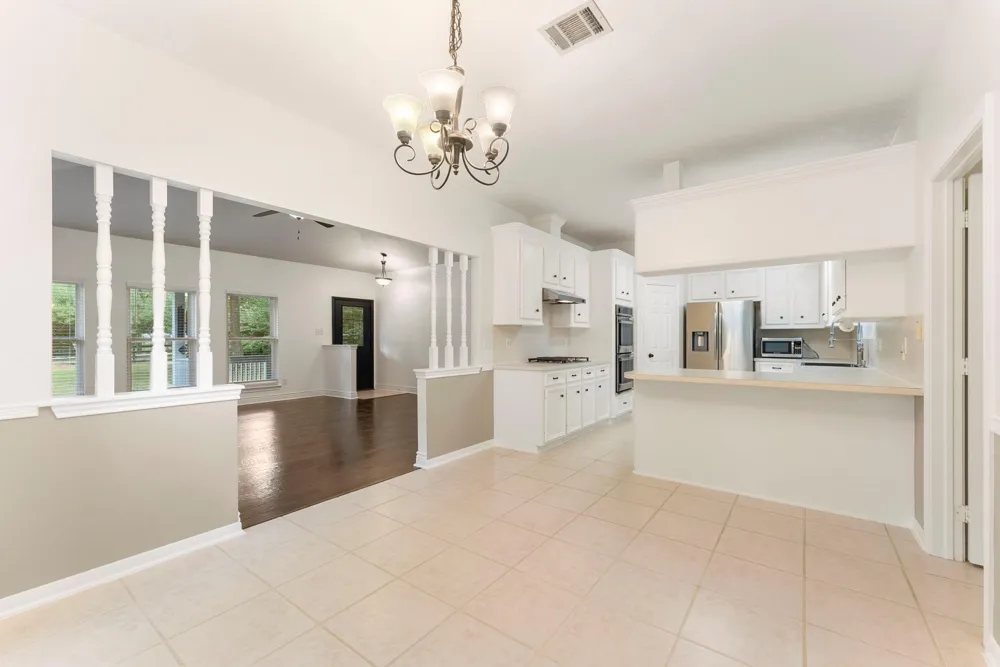 618 W Rollingwood Street Pinehurst, TX 77362