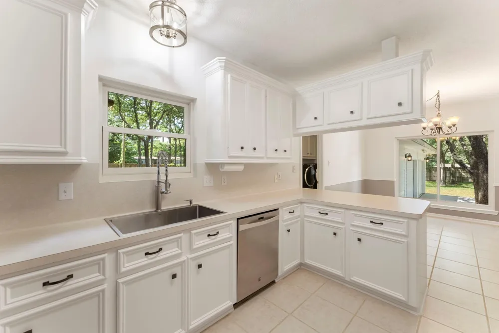 618 W Rollingwood Street Pinehurst, TX 77362
