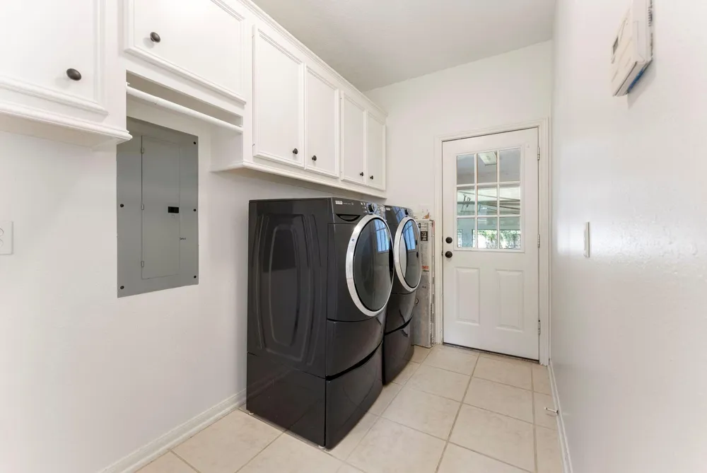 618 W Rollingwood Street Pinehurst, TX 77362