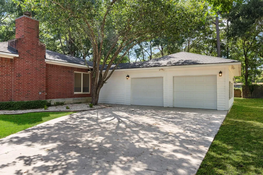 618 W Rollingwood Street Pinehurst, TX 77362