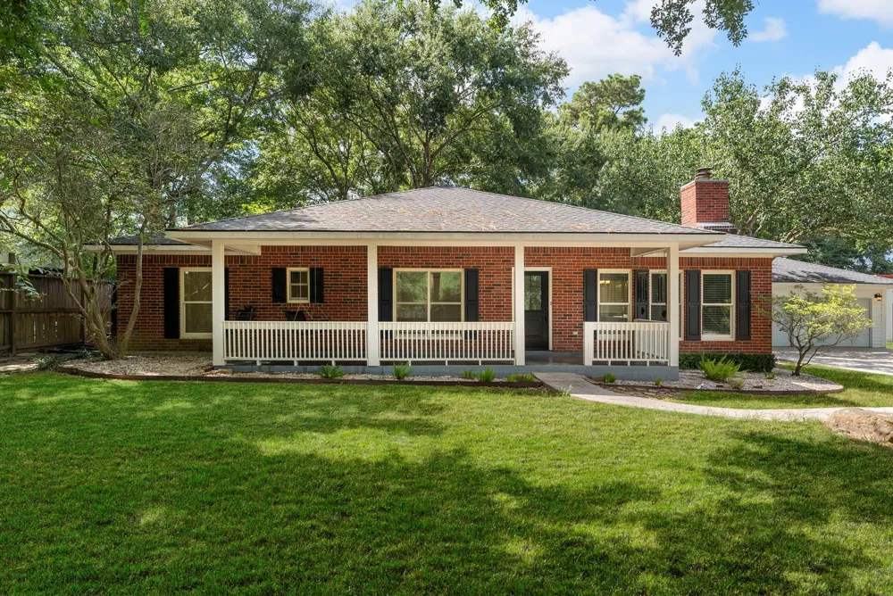 618 W Rollingwood Street Pinehurst, TX 77362