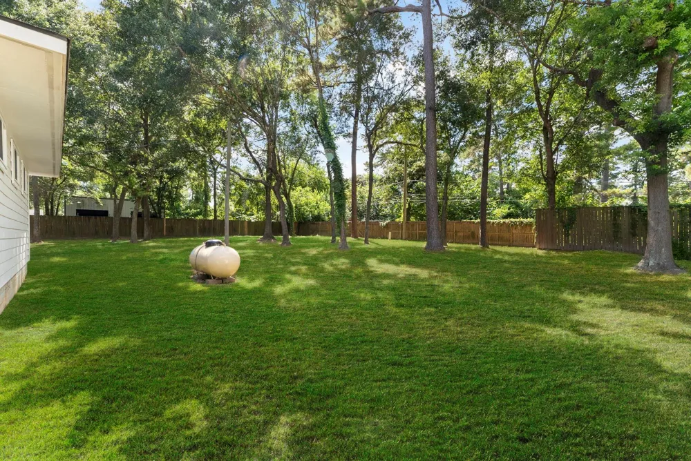 618 W Rollingwood Street Pinehurst, TX 77362