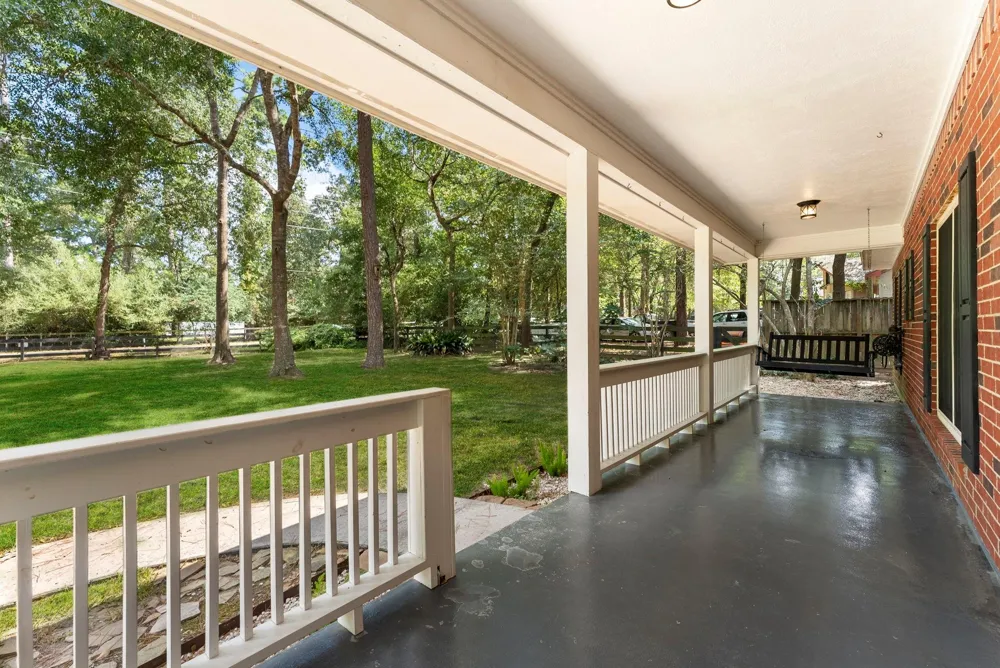 618 W Rollingwood Street Pinehurst, TX 77362