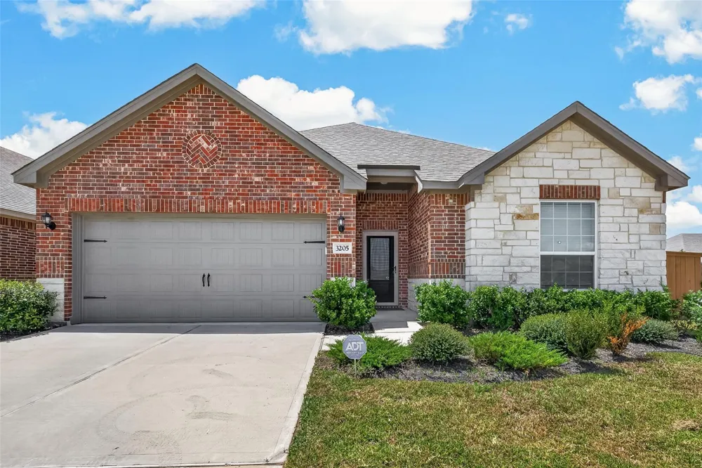 3205 Foresail Lane Santa Fe, TX 77510