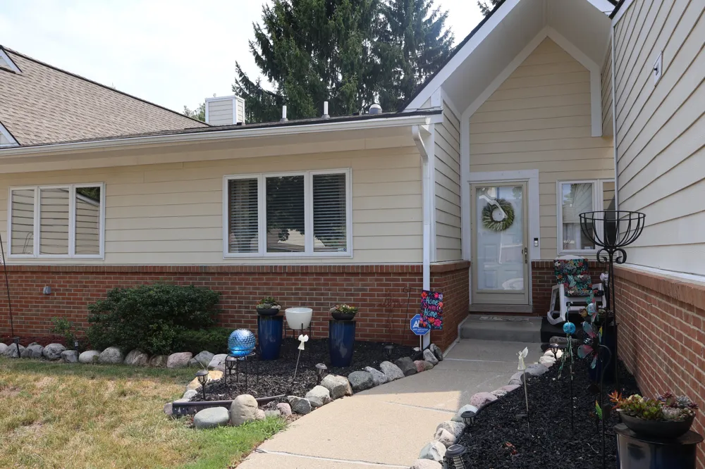 35075 Hillside Drive Farmington Hills City, MI 48335